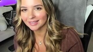 Amateur sweet blonde babe sucking cock