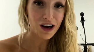 amateur blonde solo webcam