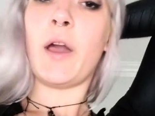 amateur blonde solo webcam