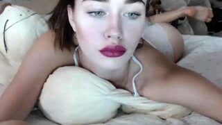Amateur Webcam Teen Masturbates And Teases